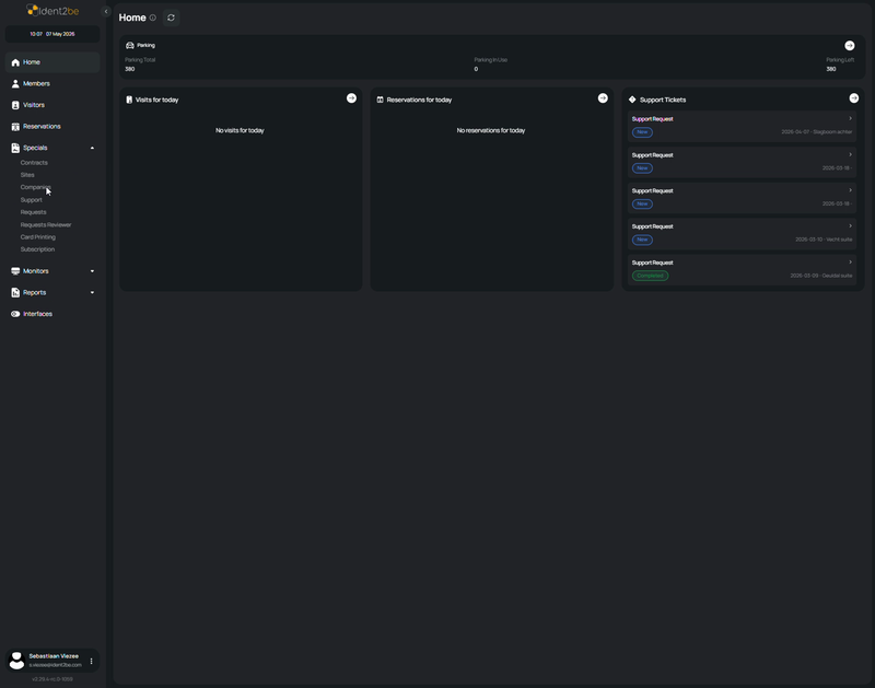 Het Rhyzi-dashboard. Het submenu Specials geeft toegang tot Companies, Contracts, Sites en meer.